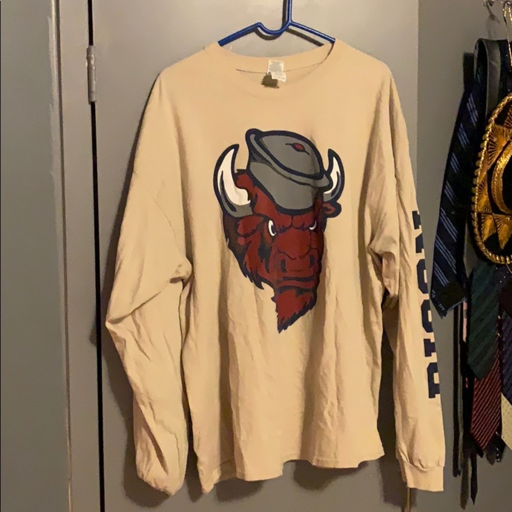 Howard University long sleeve short